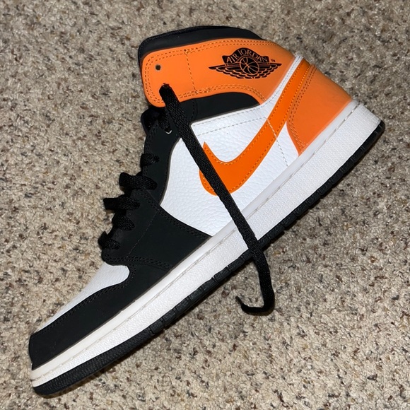 Jordan Shoes Air Jordan Shattered Backboards Size 1 Men Worn Couple